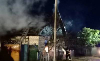 В Речицком районе женщина получила ожоги и устроила пожар, пытаясь разжечь печь бензином