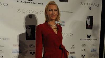 Красный комбинезон вместо вечернего платья: Кейт Бланшетт покорила гостей Венецианского кинофестиваля