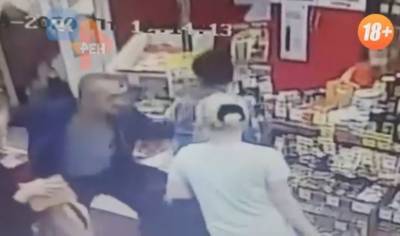 Россиянин ворвался в магазин и нанес 13 ножевых ранений покупательнице