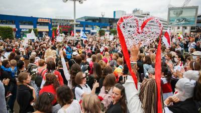 В Белоруссии устроили авто- и мотопробеги, а также "Женский марш мира"