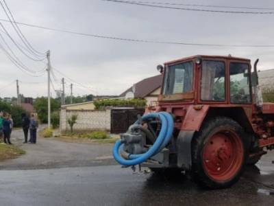 В Николаеве такси столкнулось с трактором водоканала
