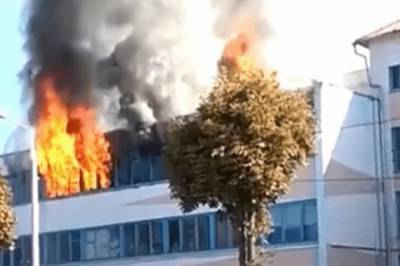 В Беларуси на одной из фабрик произошел масштабный пожар со взрывом: видео
