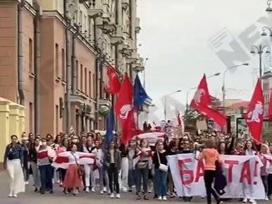 В Минске проходит протестное шествие женщин: в акции принимают участие до 3 тысяч человек