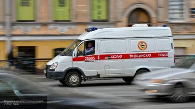Мужчину с изрезанным лицом госпитализировали после нападения в Москве