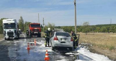 На трассе между Северодонецком и Рубежным загорелся автомобиль