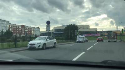 Иномарка сбила велосипедиста на перекрестке улиц Асафьева и Композиторов
