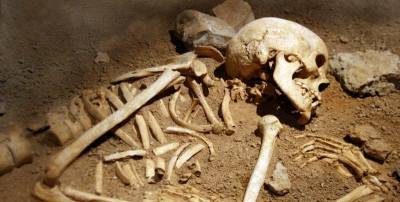 Мужчина собирал в могилах человеческие останки и продавал их в СПб как святые мощи