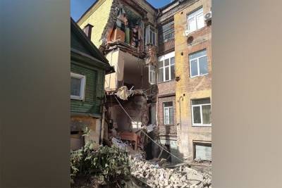 В центре Самары обрушилась стена у жилого дома