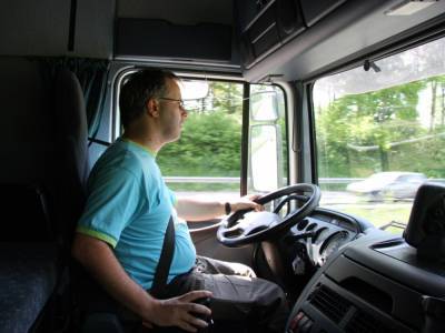 Новые правила для водителей грузовиков и автобусов являются неправомерными - юрист