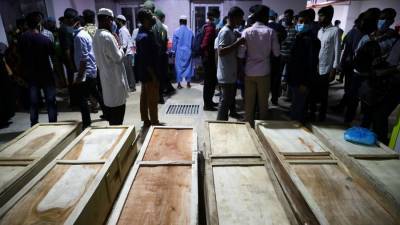 Число жертв взрыва в мечети в Бангладеш выросло до 20