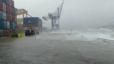 В Находке бушует ураган, вызванный тайфуном «Майсак»: затоплен крупнейший морской порт
