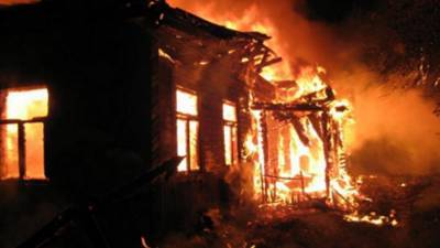 Две женщины и ребенок погибли в пожаре в Костромской области
