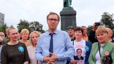 Москвичи не хотят выходить «кормить голубей», Иванов насчитал сегодня на площади Пушкина 120 человек