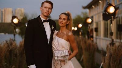 Жена внука Пугачевой спела вместе с мужем на свадьбе — видео