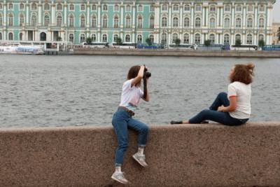 Средний чек трат туристов в Петербурге стали самым высоким по России