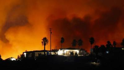 В Калифорнии продолжается эвакуация из-за лесных пожаров