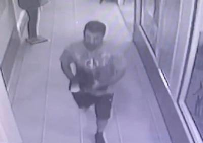 Рязанский вор попал на камеры наблюдения в торговом центре