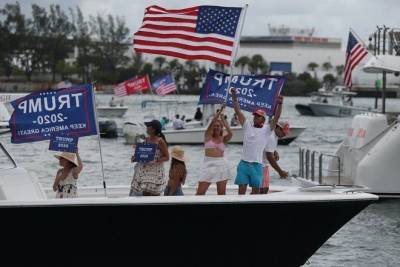Поддержка Трампа пошла ко дну: несколько лодок затонули во время парада в поддержку президента