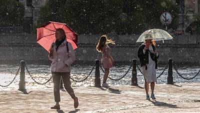 Петербургу предсказали дожди и тепло выше нормы