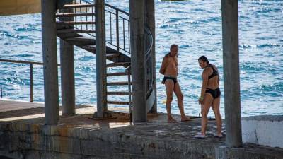 Роспотребнадзор нашел отклонения в пробах морской воды в Крыму