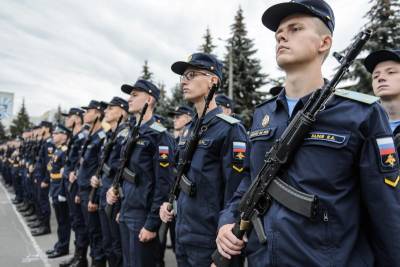 Торжественную присягу приняли 1546 курсантов Военно-воздушной академии в Воронеже