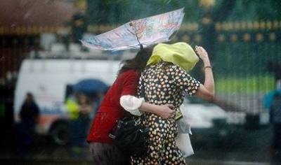 Сотни тысяч жителей Японии готовятся к эвакуации из-за приближающегося супертайфуна «Хайшэнь»