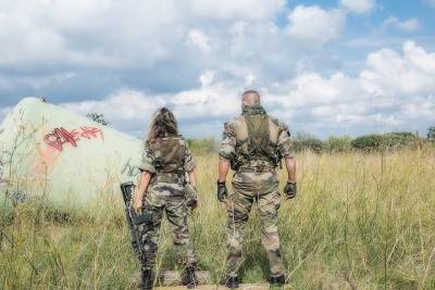 Украинские военные окрыли огонь возле границы с российским Крымом