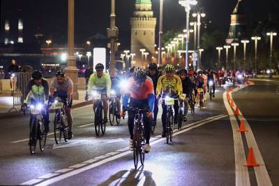 В Москве прошла ночная велогонка