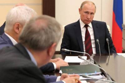 Путин поздравил работников нефтегазовой промышленности с профессиональным праздником