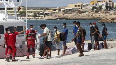 Италия: мигрантов увозят с Лампедузы
