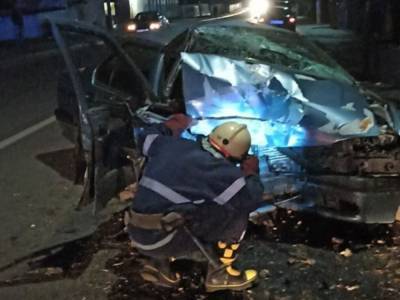 Госпитализировали женщину: на ночной дороге в Хмельницкой области столкнулись 2 авто
