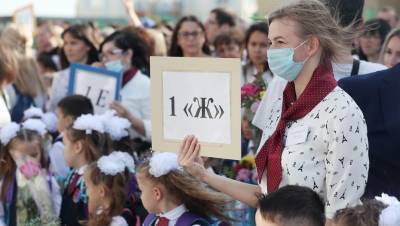 Проверка на коронавирус и вакцинация в российских школах будет добровольной