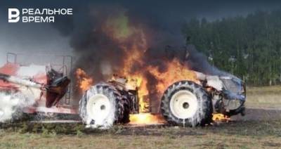 В Татарстане во время работы в поле загорелась сельхозтехника