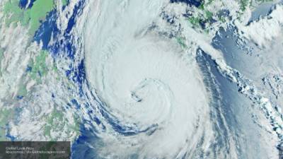 Японцев эвакуируют из-за супертайфуна "Хайшэнь"