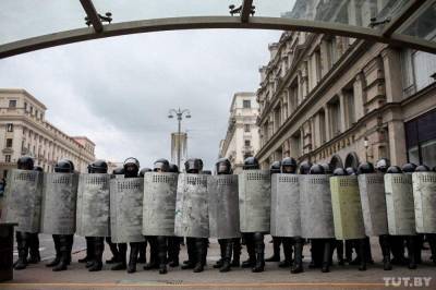 БТР, водометы и силовики: В Минске начался новый протест