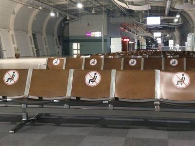 В аэропорту Львова иностранцев, приехавших в гости к родителям, не впускают в страну – CМИ