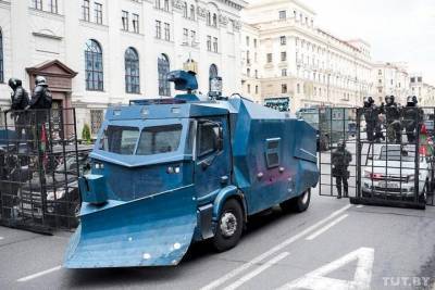 В Минске начались столкновения протестующих с силовиками