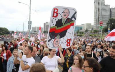 В Минске митингующие пришли к резиденции Лукашенко