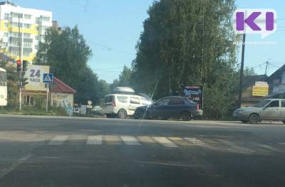 В Сыктывкаре "Лада" не поделила перекресток с Chevrolet