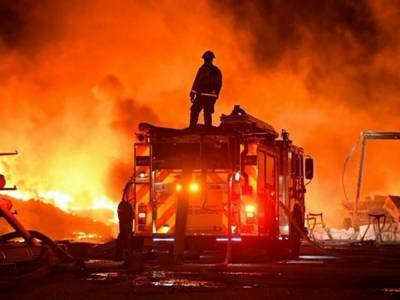 Началась спасательная операция: в Калифорнии из-за лесного пожара люди оказались в ловушке
