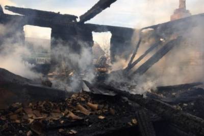 Две женщины и ребенок погибли при пожаре в жилом доме под Костромой