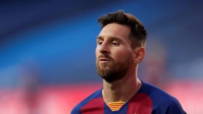 СМИ: Месси обсудит с Куманом, останется ли он капитаном «Барселоны»