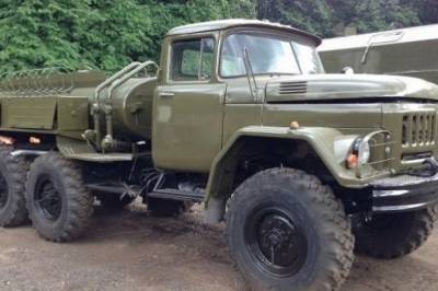 На Донбассе на неизвестном устройстве подорвался военный автомобиль, есть пострадавшие