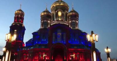 Возле главного храма ВС РФ начался концерт фестиваля "Спасская башня"