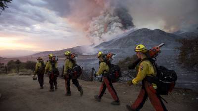 Калифорния: туристов, попавших в ловушку из-за пожара, эвакуировали на вертолете