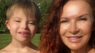 Эвелина Бледанс борется против дискриминации своего солнечного сына