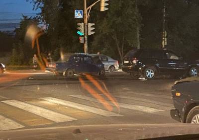 В ДТП с «семеркой» на улице Зубковой пострадали двое