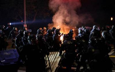 В Портленде арестованы более 50 человек в результате столкновений с полицией