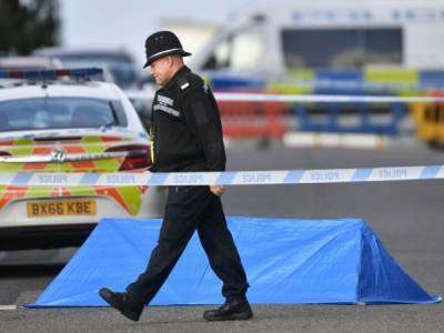 В Бирмингеме вооруженный мужчина напал на людей, один человек погиб, еще семь - ранены