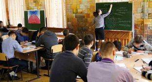Жители Чечни посетовали на нехватку мест в школах